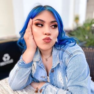 Meet your Posher, Mercedes